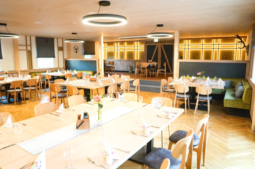 Saal im Landgasthof Jossatal – Tafel