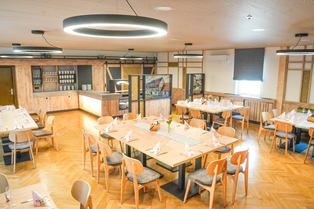 Neuer Saal im Landgasthof Jossatal – Tischdekoration